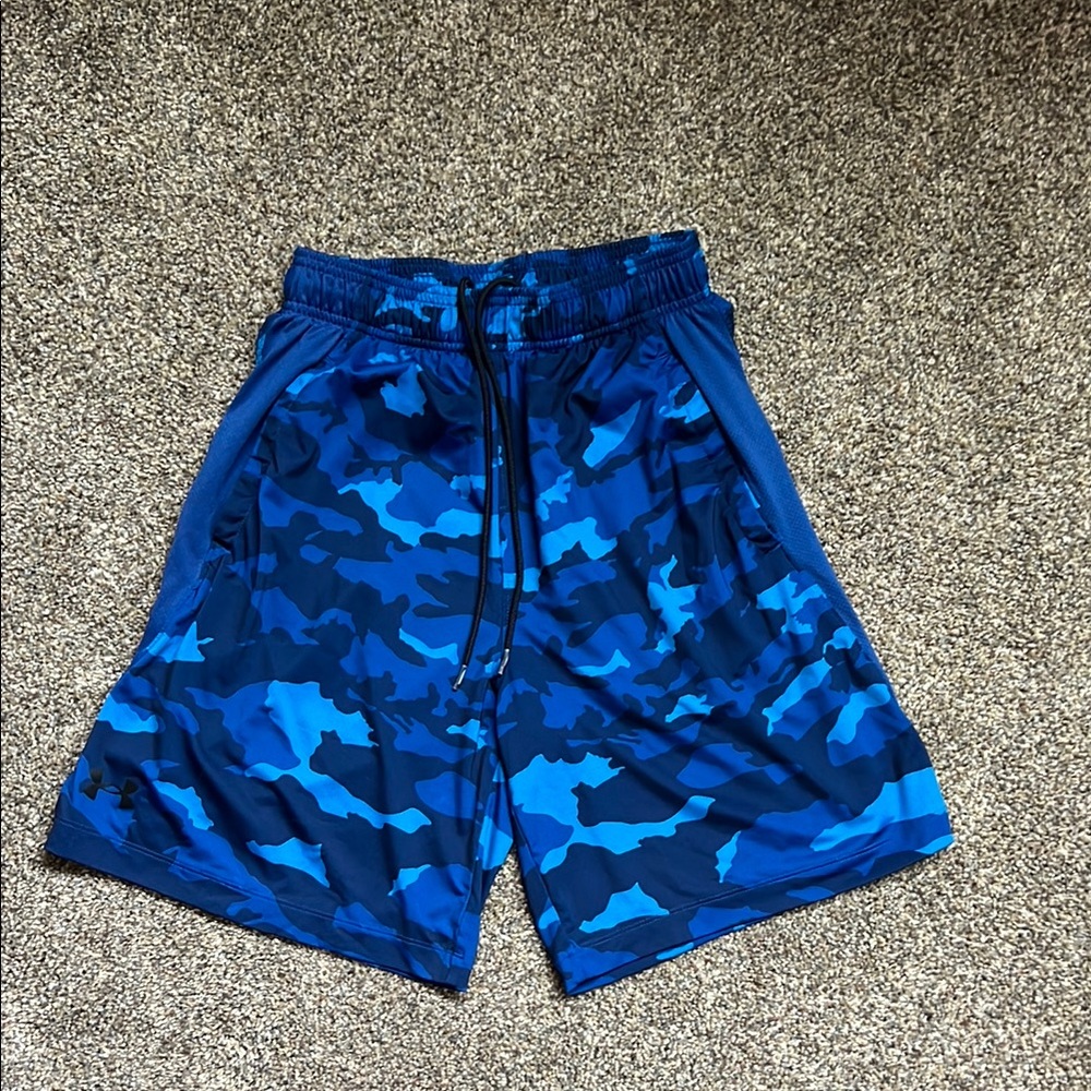 Under Armour Men's Blue Camo Shorts with pockets.